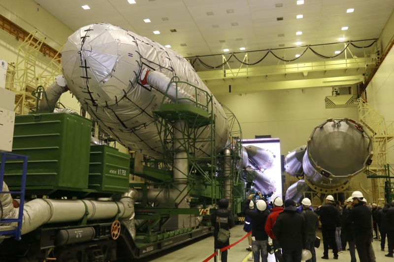 Ракета-носитель «Союз-2.1б» установлена на стартовом комплексе площадки № 31 космодрома Байконур.
