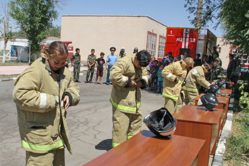 Воспитанники летнего оздоровительного лагеря побывали в гостях у пожарных