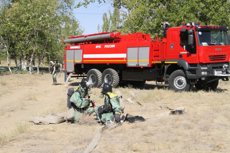 Пожарно-тактические учения при аварии на химическом объекте.