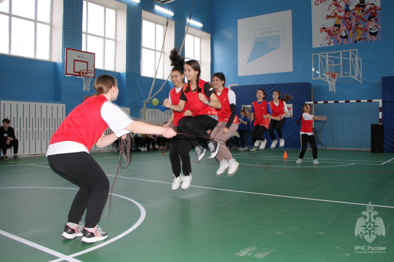 В честь Международного женского дня в байконурской средней школе № 4 было организовано мероприятие «Спортивные аккорды весны!».
