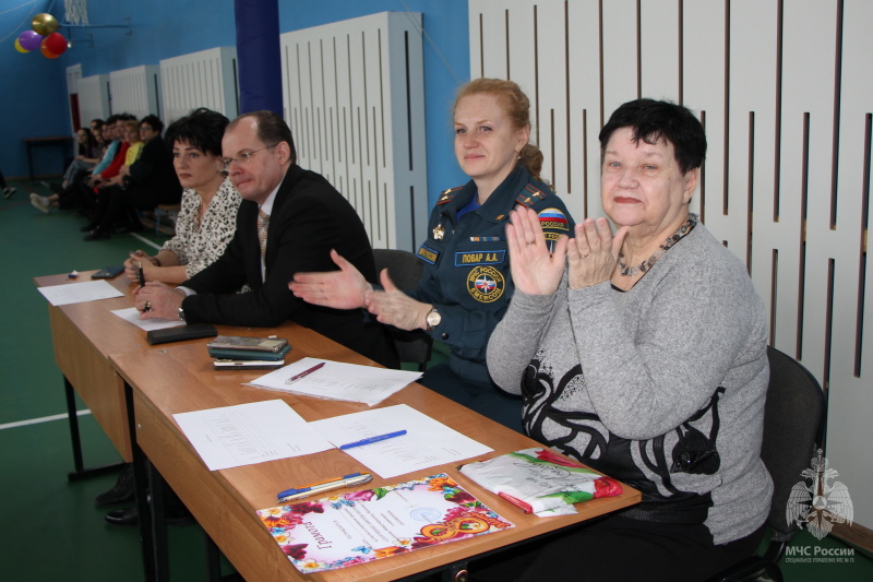 В честь Международного женского дня в байконурской средней школе № 4 было организовано мероприятие «Спортивные аккорды весны!».