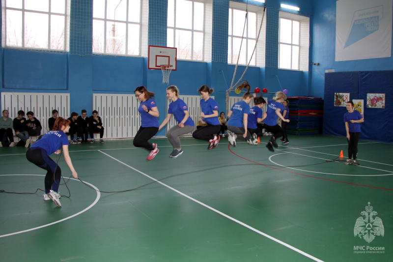 В честь Международного женского дня в байконурской средней школе № 4 было организовано мероприятие «Спортивные аккорды весны!».
