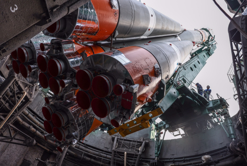 Ракету космического назначения «Союз-2.1а» транспортировали на стартовый комплекс космодрома Байконур.