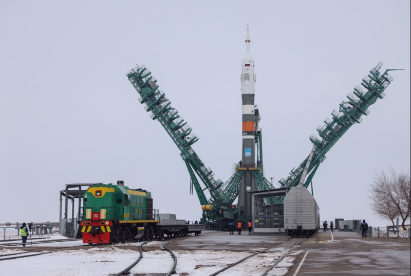 Ракету космического назначения «Союз-2.1а» транспортировали на стартовый комплекс космодрома Байконур.