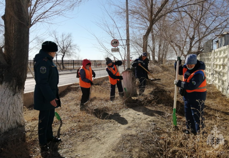 Сотрудники отделения профилактики пожаров провели рейд по жилому сектору «деревянного городка».