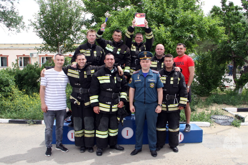 В Байконурском пожарно-спасательном гарнизоне состоялись соревнования по пожарному футболу.