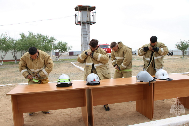 Закончились военно-спортивные сборы для учащихся классов «Пожарный кадет»  из средней школы  № 4.