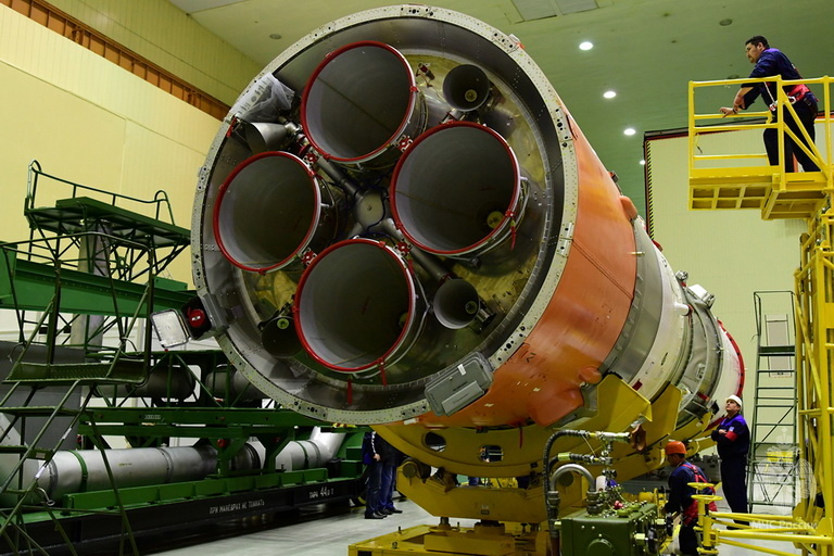 На Байконуре готовят ракету-носитель «Союз-2.1а» к запуску корабля «Прогресс МС-24».