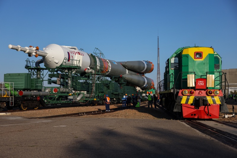 Ракета-носитель «Союз-2.1а» установлен на стартовой площадке космодрома.