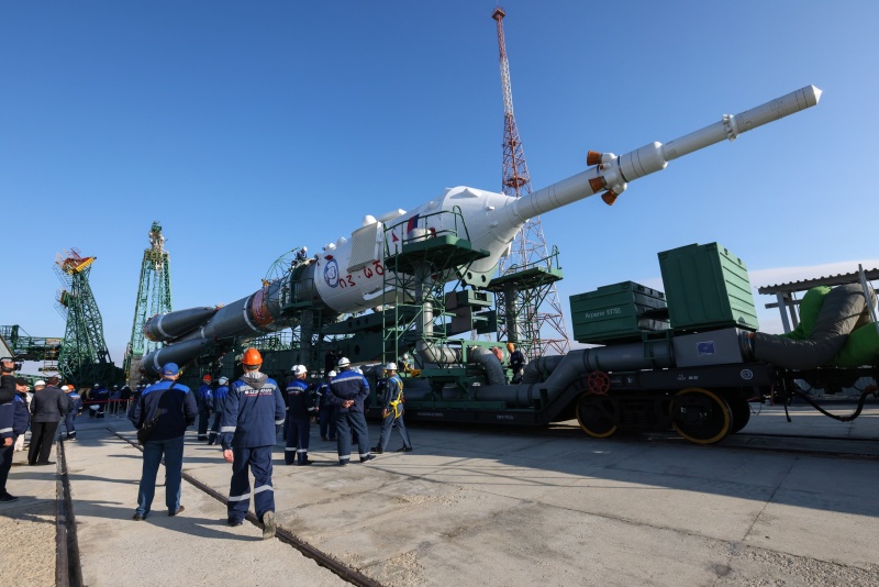 Ракета-носитель «Союз-2.1а» установлен на стартовой площадке космодрома.