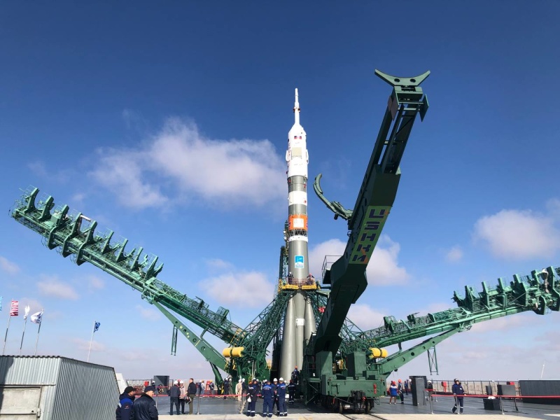 Ракета-носитель «Союз-2.1а» установлен на стартовой площадке космодрома.