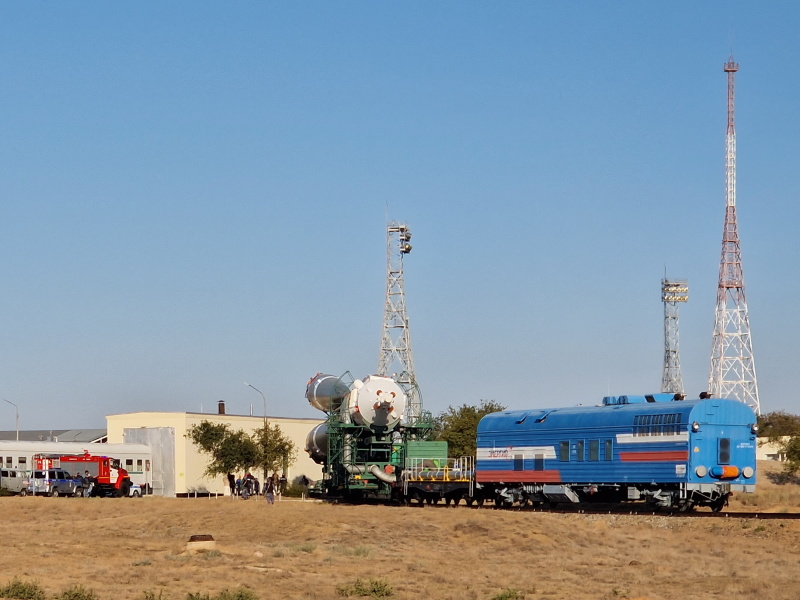 Ракета-носитель «Союз-2.1а» установлен на стартовой площадке космодрома.