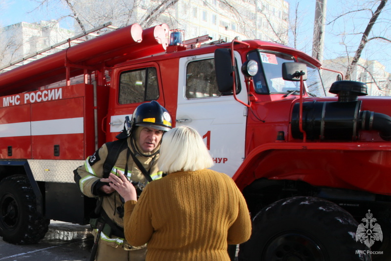 На здании Международной космической школы проведены пожарно-тактические учения.