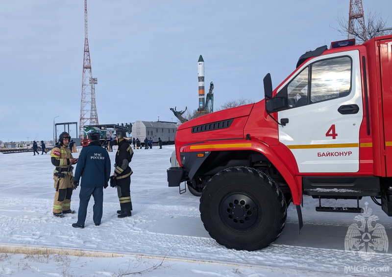 Грузовой корабль «Прогресс МС-26» установлен на стартовый стол.