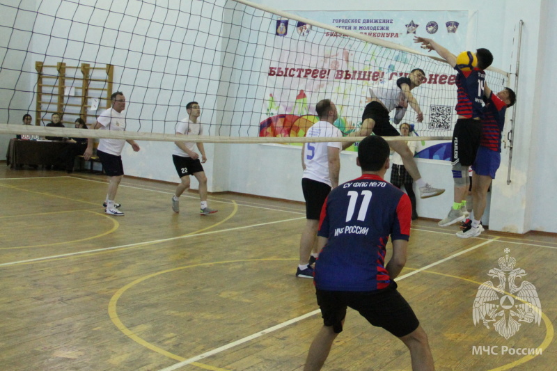 Команда Специального управления ФПС № 70 МЧС России приняла участие в городском турнире по волейболу.