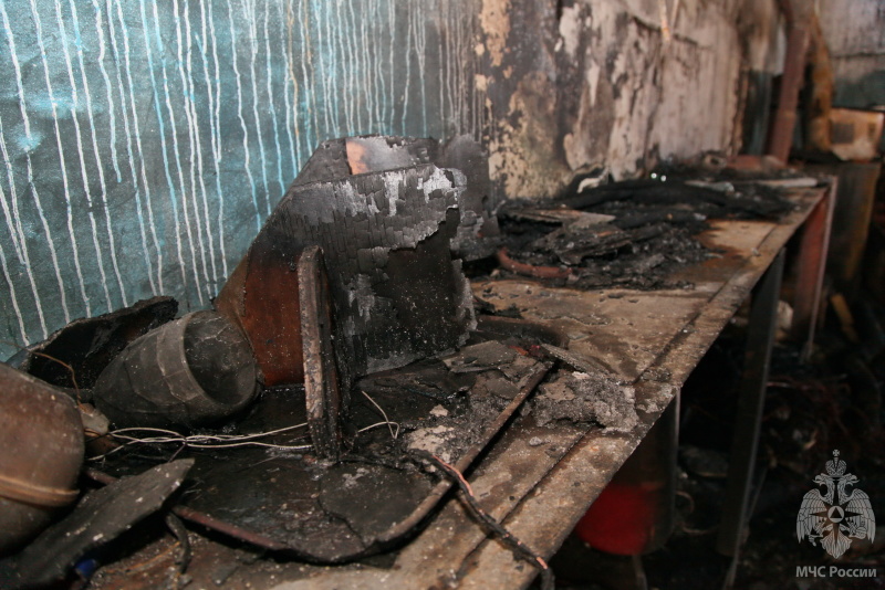 Сообщение о пожаре, произошедшем в гаражной зоне, расположенной за УВД РК (проспект Абая 36 "Б").