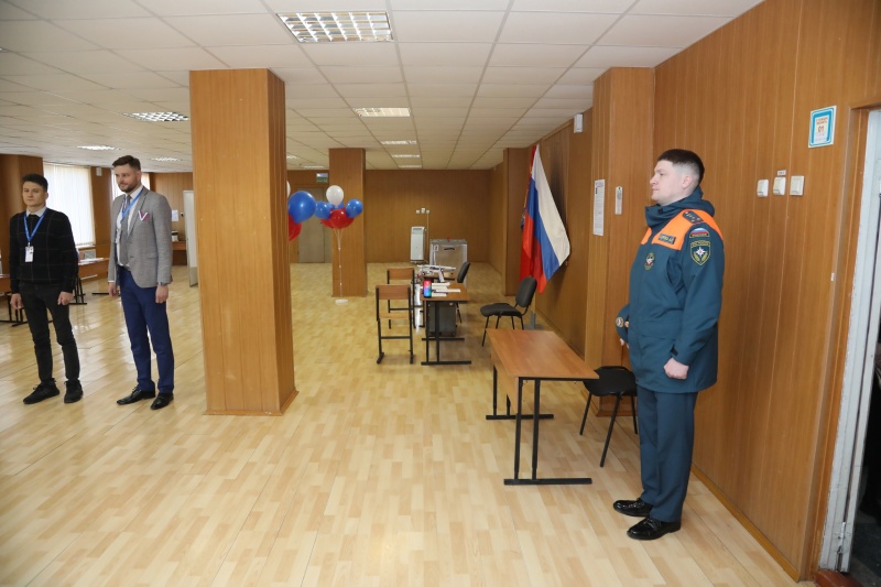 В Байконуре проходят голосования на выборах президента РФ.