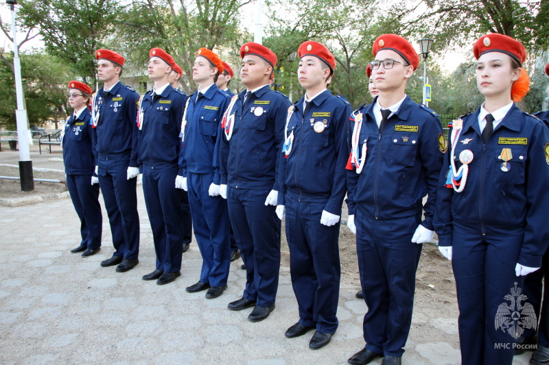Прощание со знаменем 11 «К» класса «Пожарный кадет»