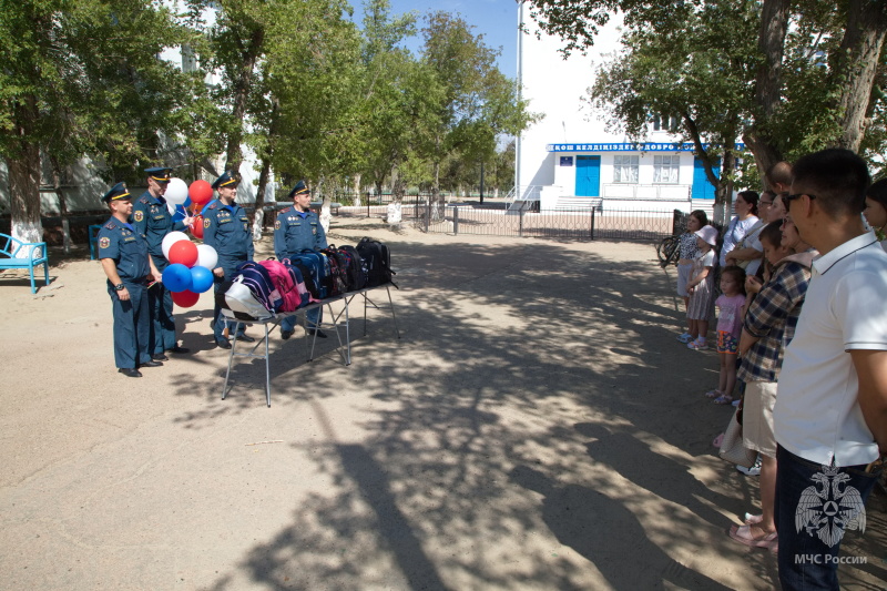 Акция «Помоги собраться в школу!"