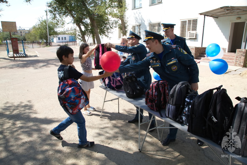 Акция «Помоги собраться в школу!"