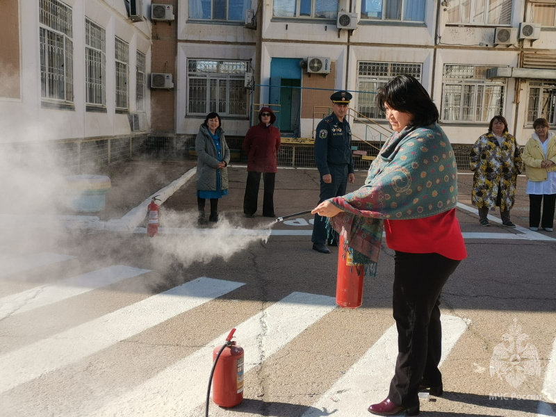 Практическое занятие по обучению сотрудников дошкольного учреждения мерам пожарной безопасности