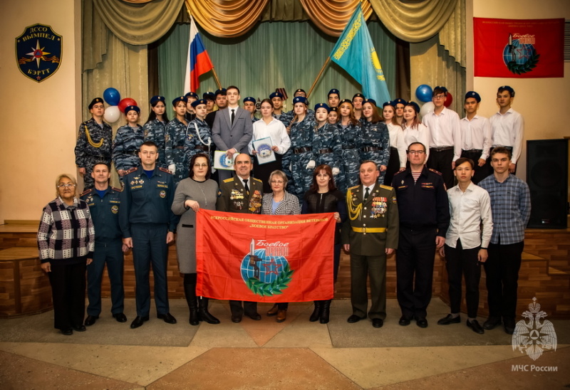 Торжественное посвящение новых курсантов в ряды добровольного студенческого спасательного отряда «Вымпел».