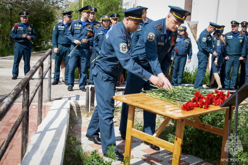 25 апреля День памяти сотрудников МЧС России, погибших при исполнении служебных обязанностей