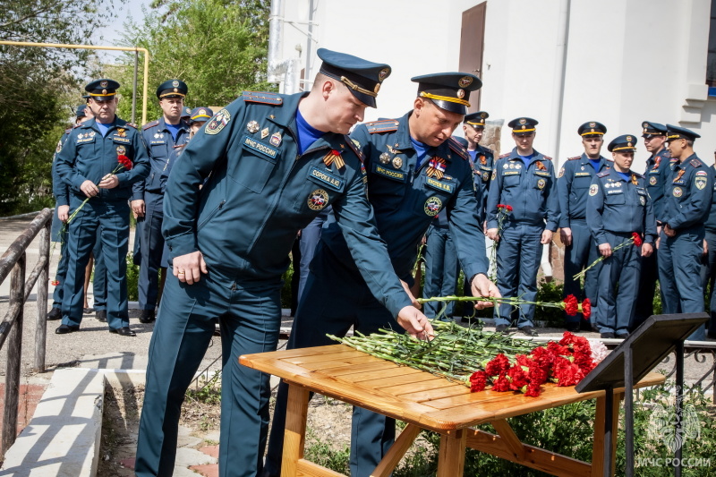 25 апреля День памяти сотрудников МЧС России, погибших при исполнении служебных обязанностей