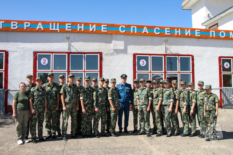 Настоящие огнеборцы: юноши и девушки кадетского класса успешно прошли испытания Настоящие огнеборцы: юноши и девушки кадетского класса успешно прошли испытания