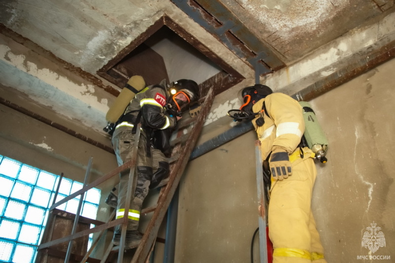 Пожарно-тактическое учение на объекте космодрома Байконур