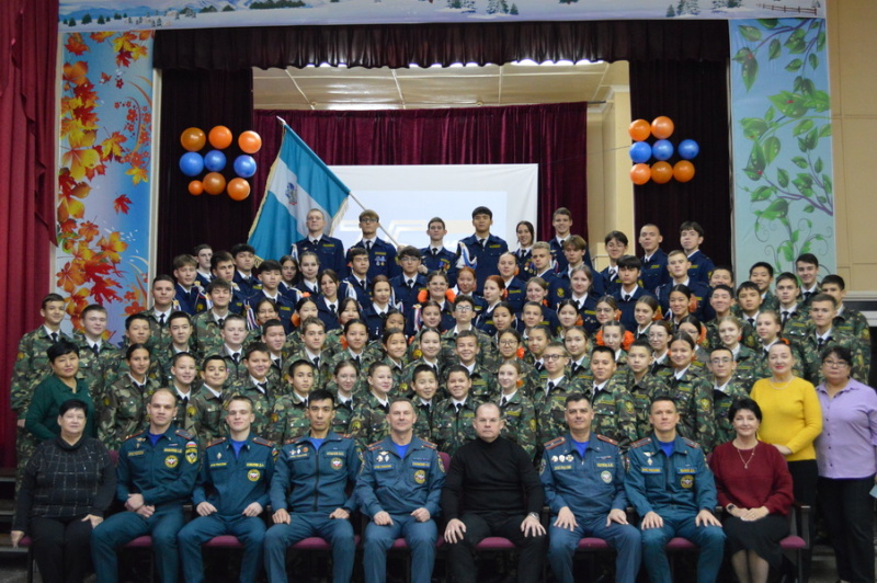 Кадеты средней школы № 4 поздравили сотрудников ФГКУ «Специальное управление ФПС № 70 МЧС России» с Днем спасателя Российской Федерации