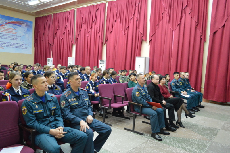 Кадеты средней школы № 4 поздравили сотрудников ФГКУ «Специальное управление ФПС № 70 МЧС России» с Днем спасателя Российской Федерации