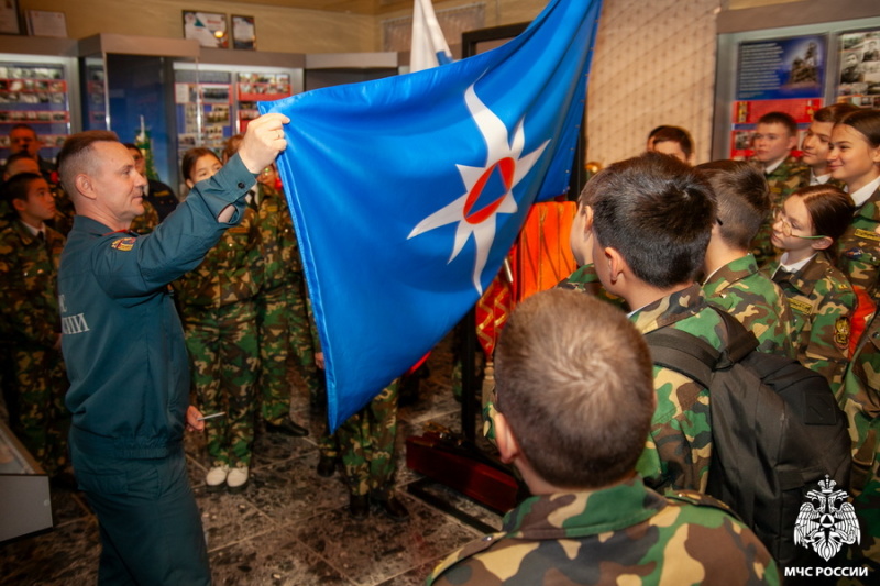 Тематическая экскурсия в комнате боевой и трудовой славы ФГКУ «Специальное управление ФПС № 70 МЧС России»