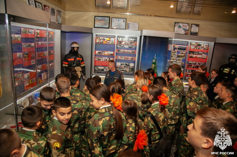 Тематическая экскурсия в комнате боевой и трудовой славы ФГКУ «Специальное управление ФПС № 70 МЧС России»