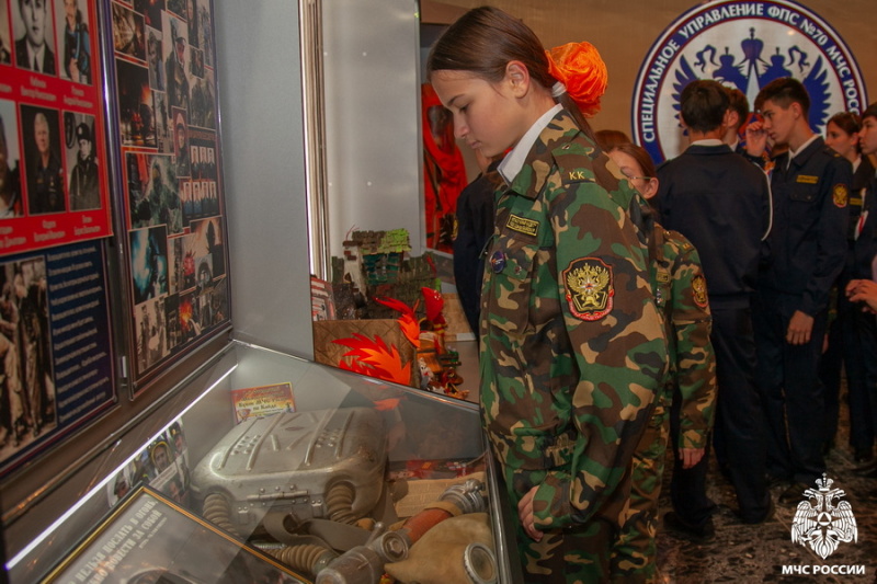 Тематическая экскурсия в комнате боевой и трудовой славы ФГКУ «Специальное управление ФПС № 70 МЧС России»