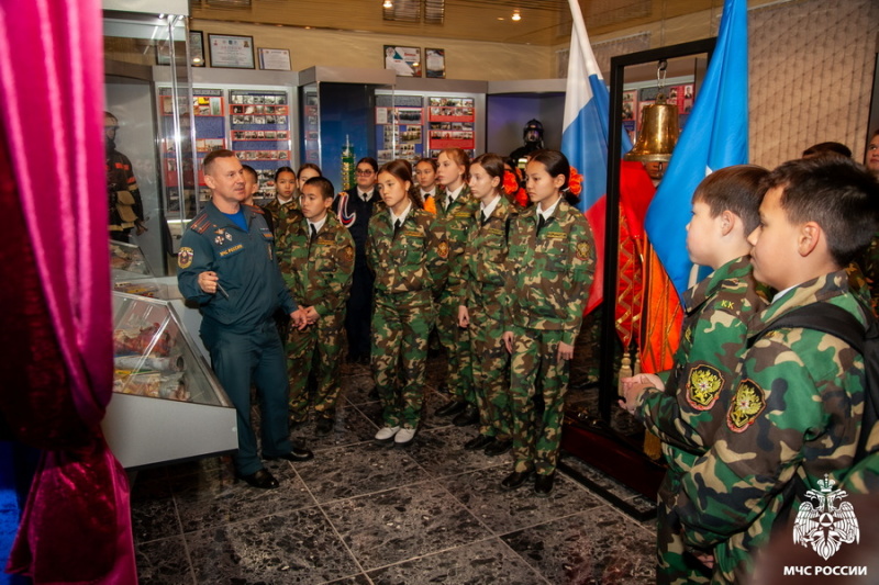 Тематическая экскурсия в комнате боевой и трудовой славы ФГКУ «Специальное управление ФПС № 70 МЧС России»