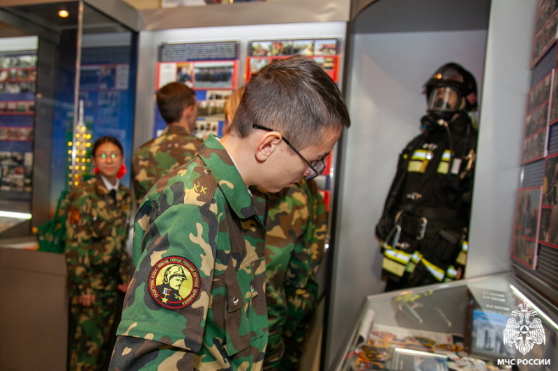 Тематическая экскурсия в комнате боевой и трудовой славы ФГКУ «Специальное управление ФПС № 70 МЧС России»