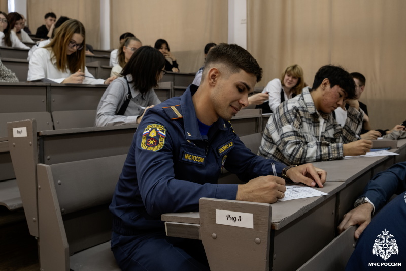 Сотрудники ФГКУ «Специальное управление ФПС № 70 МЧС России» написали «Диктант Победы»