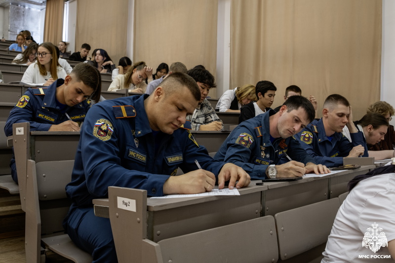 Сотрудники ФГКУ «Специальное управление ФПС № 70 МЧС России» написали «Диктант Победы»