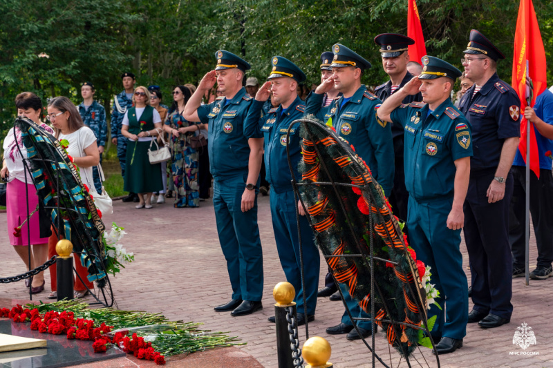Сотрудники Специального управления ФПС № 70 МЧС России почтили память героев Великой Отечественной войны