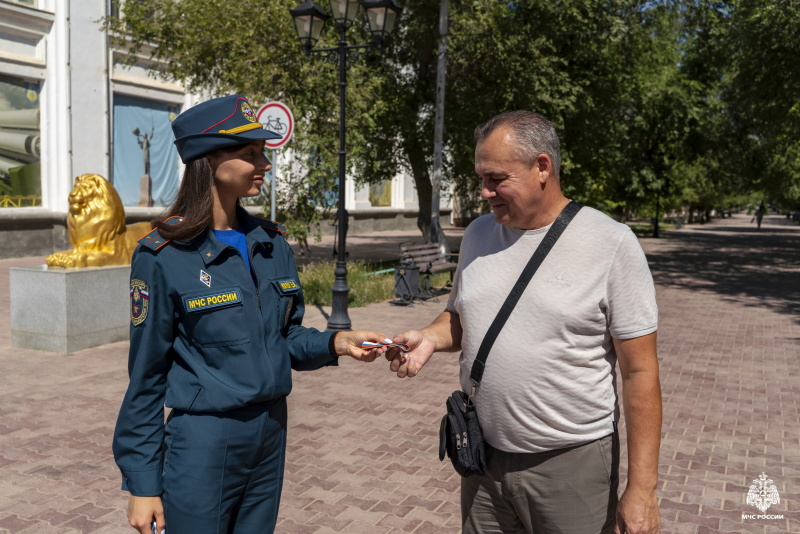 Молодежный совет ФГКУ «Специальное управление ФПС № 70 МЧС России» провел патриотическую акцию «Цвета Родины»