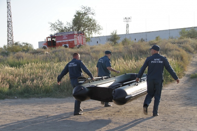 3 сентября сотрудники Специального управления ФПС № 70 МЧС России эвакуировали молодого человека, 2001 года рождения, с острова расположенного на реке Сырдарья.