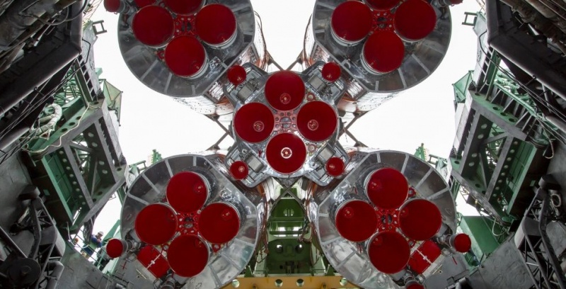 Ракета-носитель «Союз-2.1б» установлена на стартовом комплексе площадки № 31 космодрома Байконур.